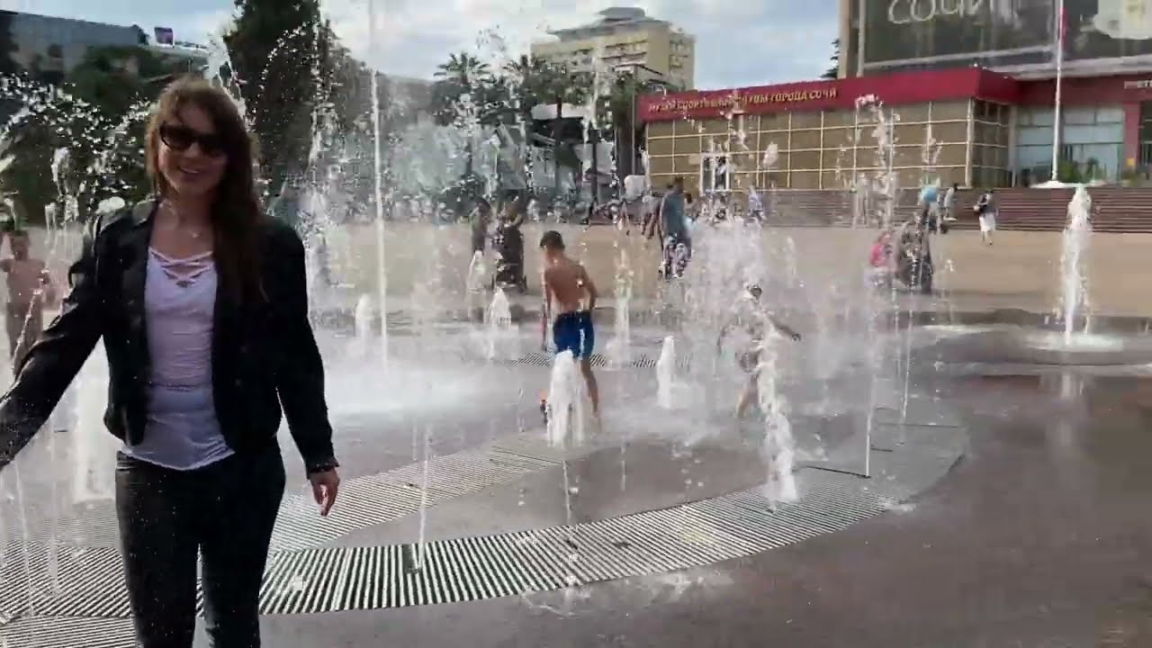 Inna walks along the fountain #fontaine
