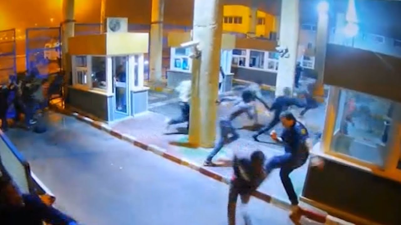 Suspenden el tráfico de mercancías por El Tarajal