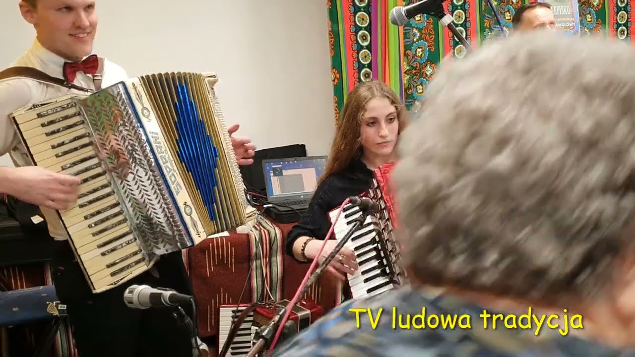 MŁODA  AKORDEONISTKA MONIKA spod Lublina zagrała gościnnie w Kapeli Stąporkowskiej