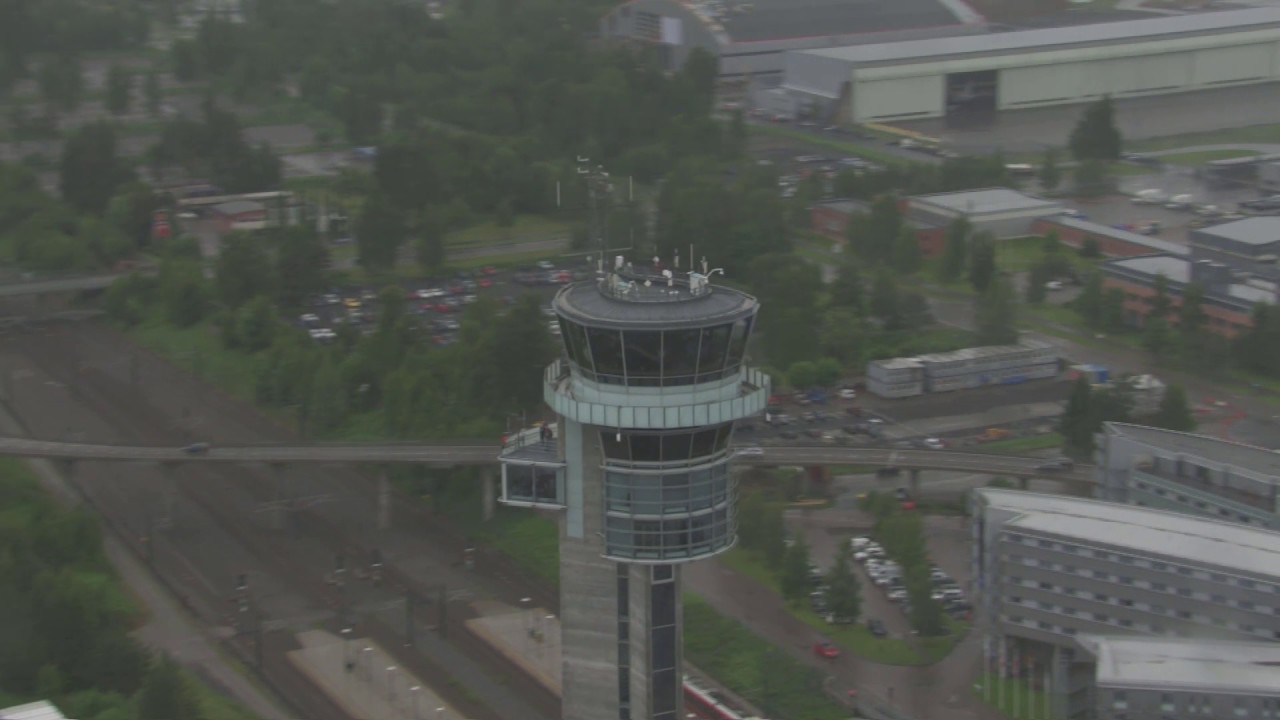 Oslo Lufthavn Gardermoen, flytårn, rullebaner, terminal - Flying Over Norway