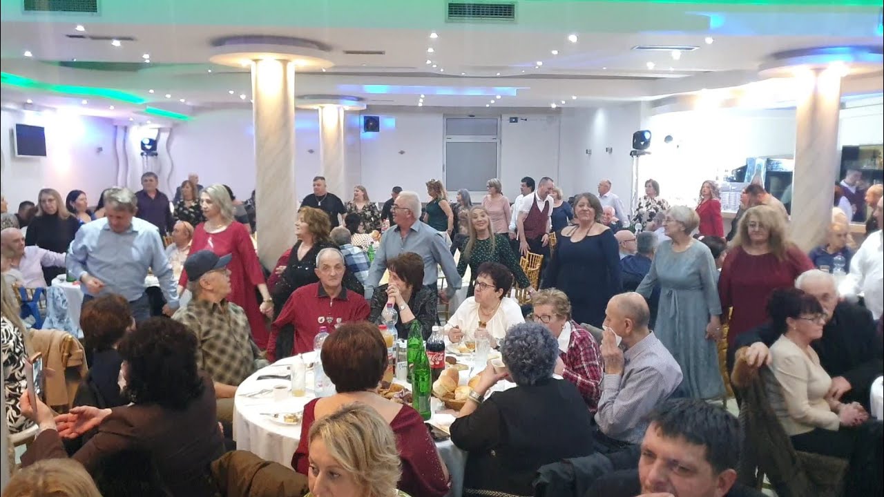 Vla&scaron;ki novogodi&scaron;nji bal u Petrovcu na Mlavi okupio ljubitelje vla&scaron;ke muzike i druženja