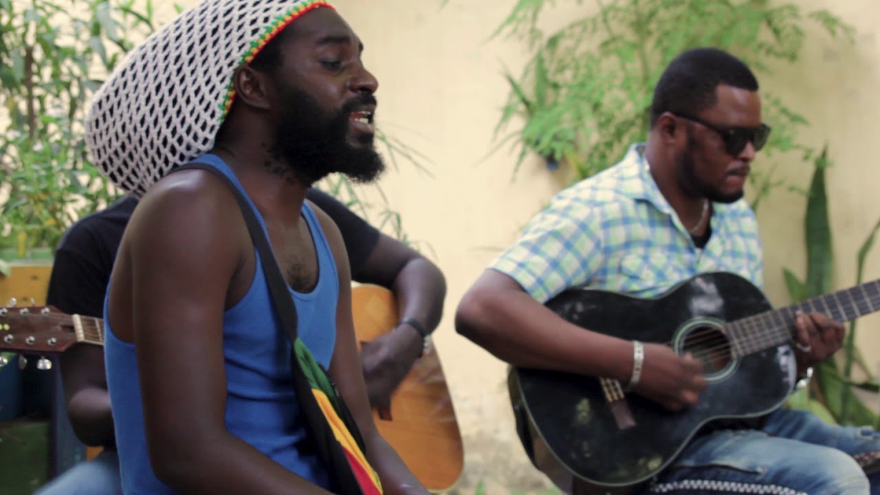 SAAH KARIM - Moses (DAKAR ACOUSTIC YARD SESSIONS #5)