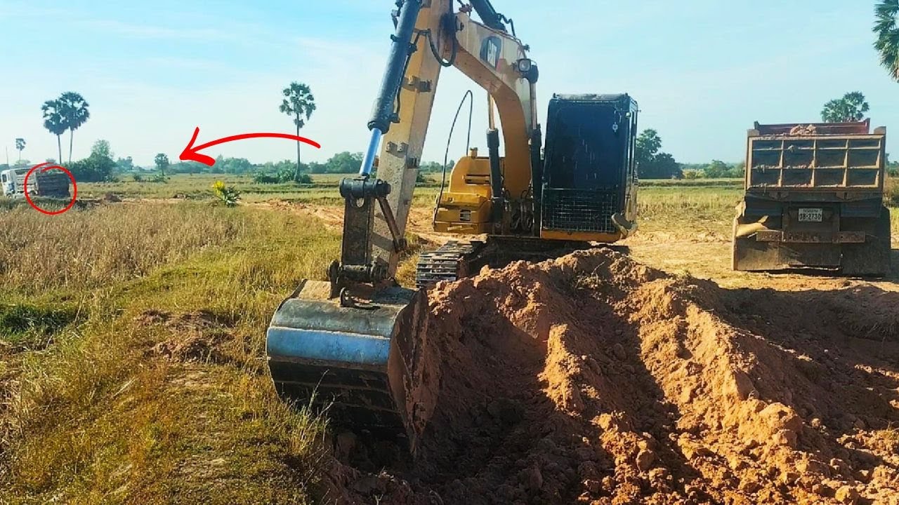Unbelievable Power – Excavator Crushes Everything!