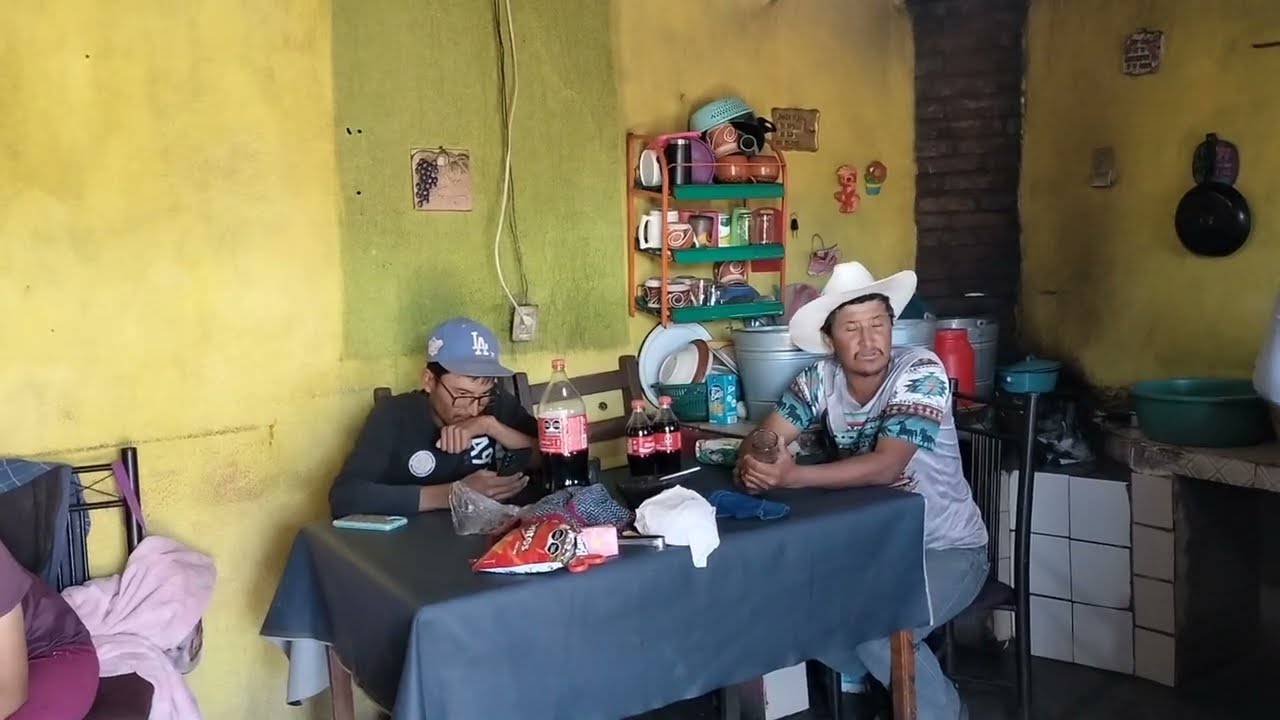 Casa del due&ntilde;o de las chivas aqu&iacute; platicando, nom&aacute;s.. Notillas Coahuila.. saludos!!