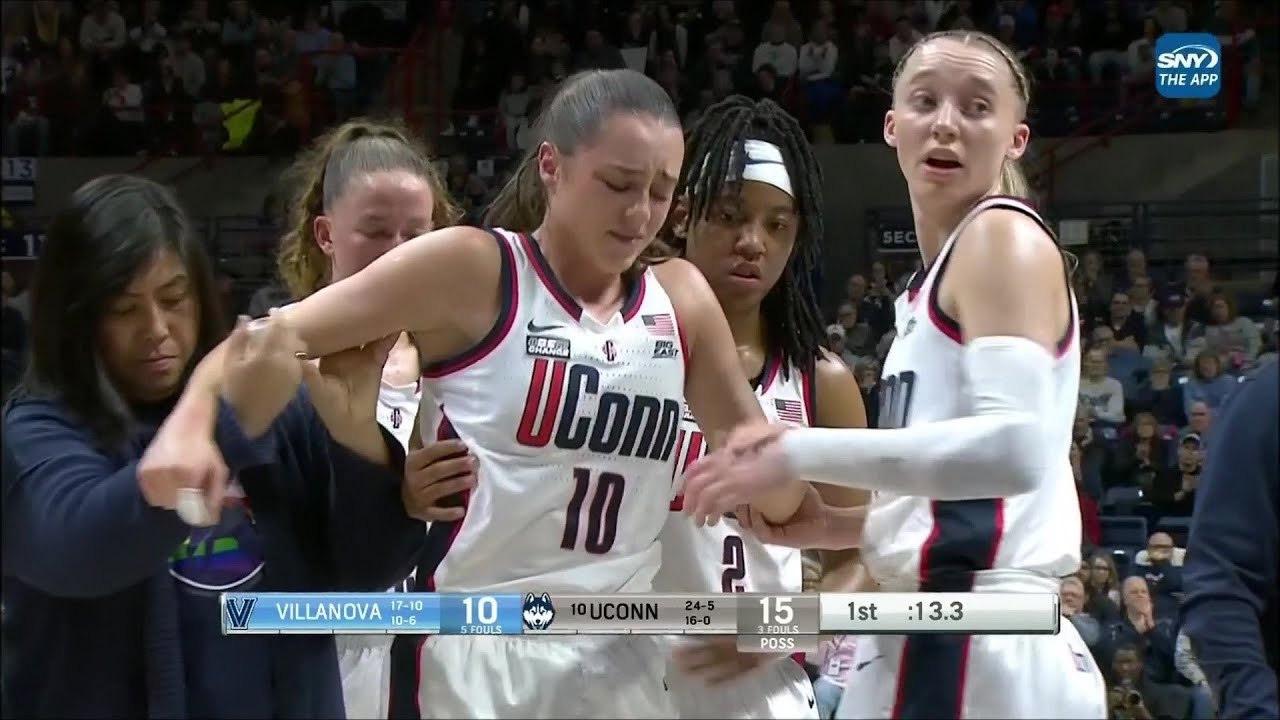 😳 Nika Muhl SHAKEN UP After Leg Crashed Into | #10 UConn Huskies vs Villanova | College Basketball |