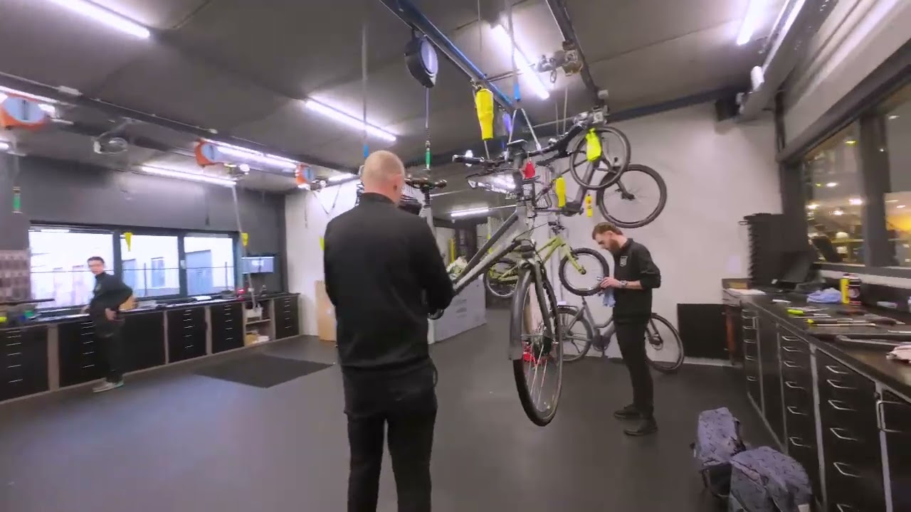 Indoor FPV Drone Tour bij Liemers Fietsen | DroneVisionMedia