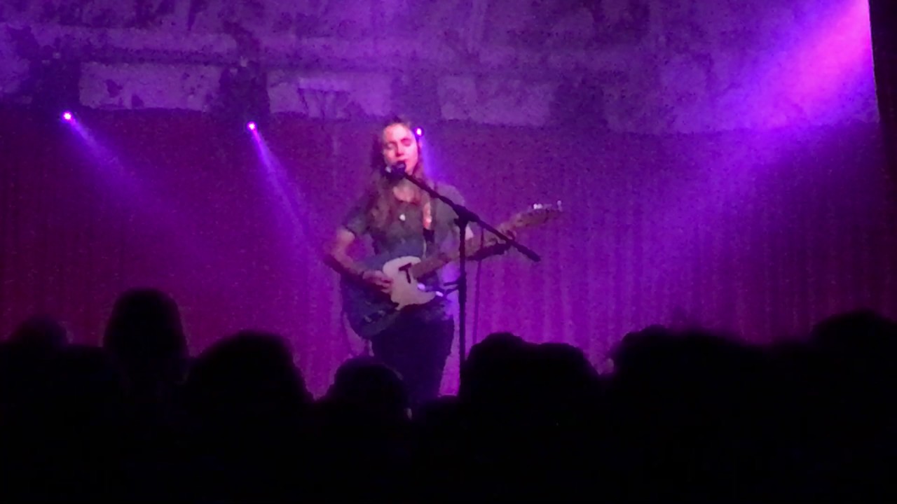 Doesn't Remind Me - Julien Baker (Audioslave cover) - The Deaf Institute, Manchester