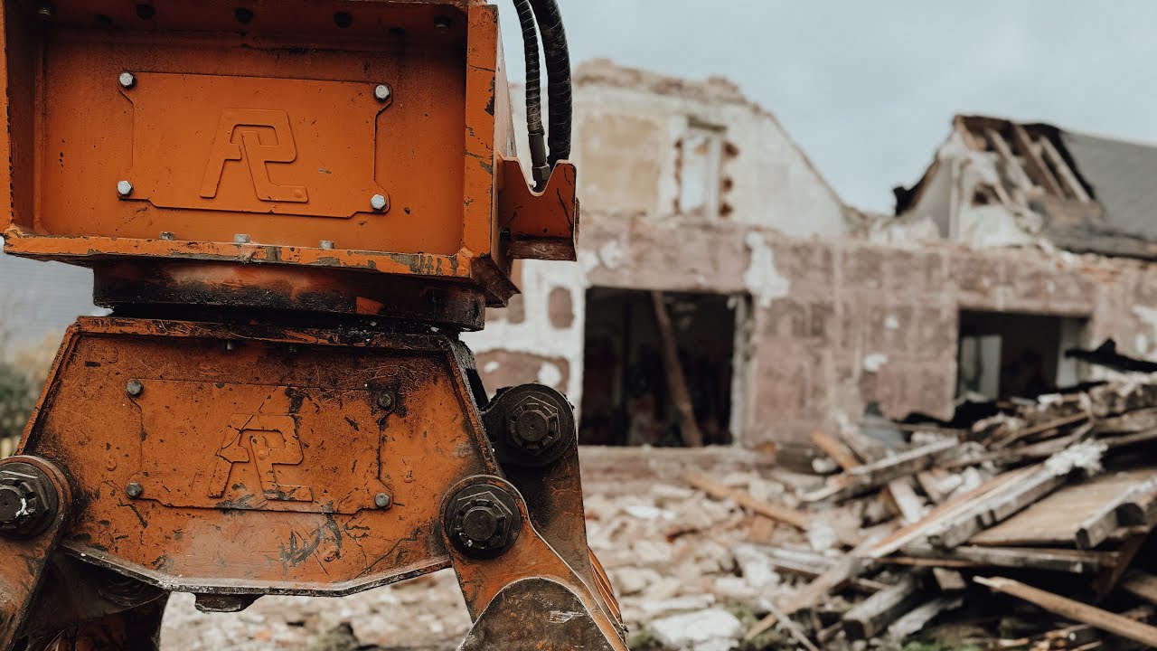 ABBRUCH Wohnhaus mit dem Volvo EW160D 