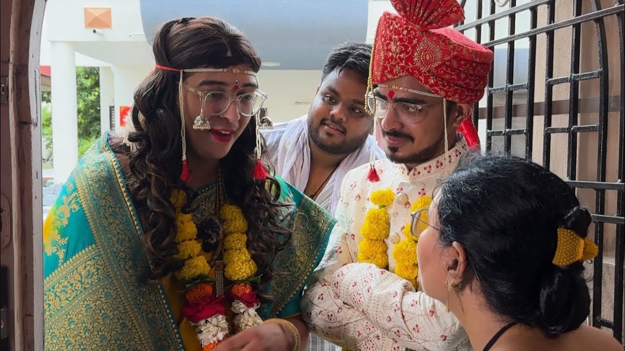 फॉरेन ची पाटलीन &hearts;️😂#khandeshiboi  #marathi #aai #ahirani #ahiranicomedy #jalgaon #ahiranimasti