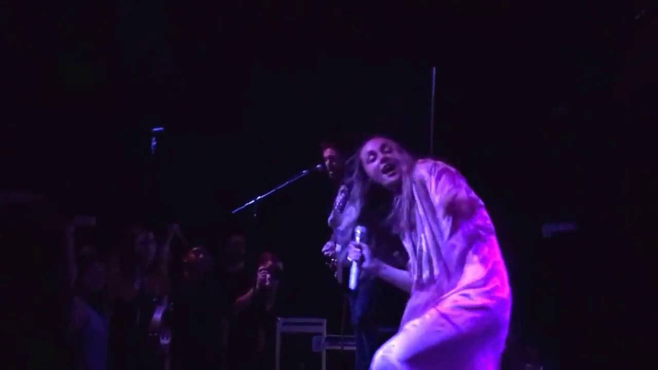 Zella Day - Man On The Moon