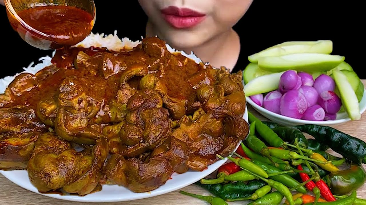 SPICY CHICKEN LIVER AND GIZZARD MASALA CURRY, GREEN CHILLI, ONIONS & WHITE RICE