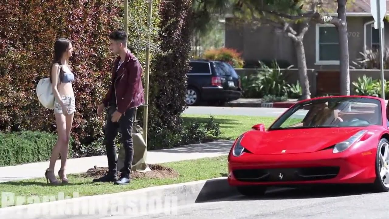 Розыгрыш с поцелуем FERRARI: охотница за богатством! 5