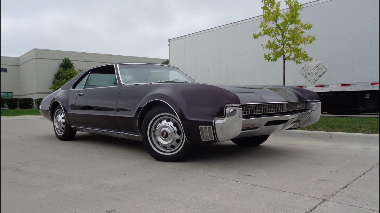 Oldsmobile Olds Toronado 1967 года с двигателем FWD 425 CI и историей Ride on My Car с Лу Костаба...