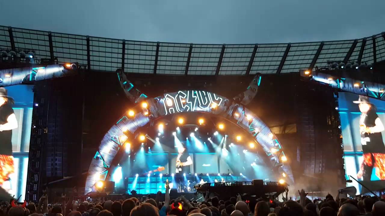 AC/DC If You Want Blood. Axl Rose Etihad Stadium, Manchester. 9th June 2016