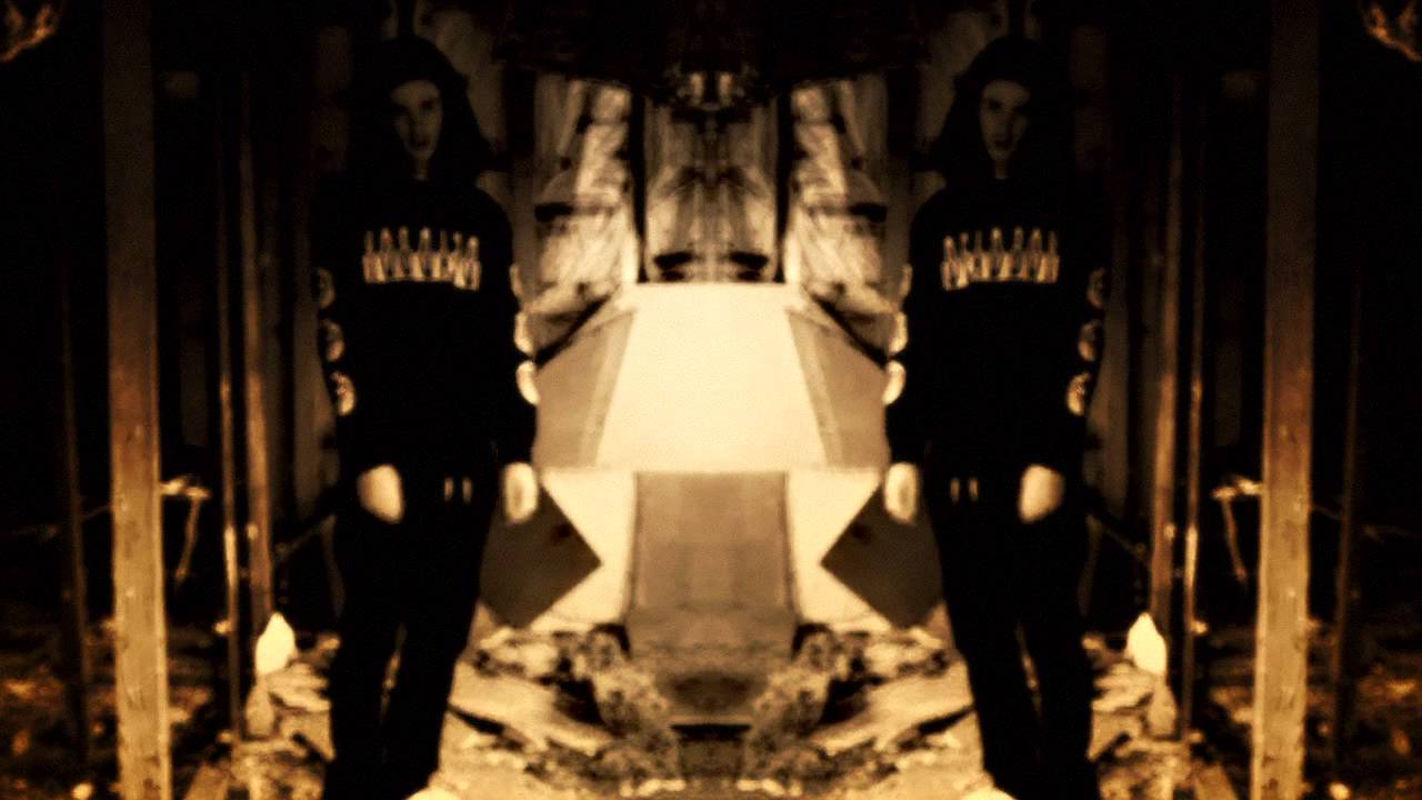 Bones - YouCanTellAlotAboutAManByTheNeckOfHisShirt