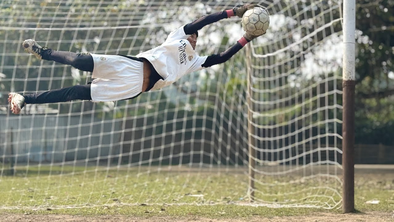 Professional Goalkeeper Training | Follow These Practices Too.. #goalkeeper #football 