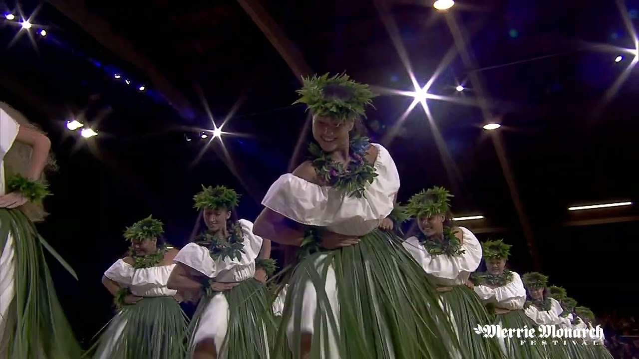 Hālau Hiʻiakaināmakalehua (Wāhine)