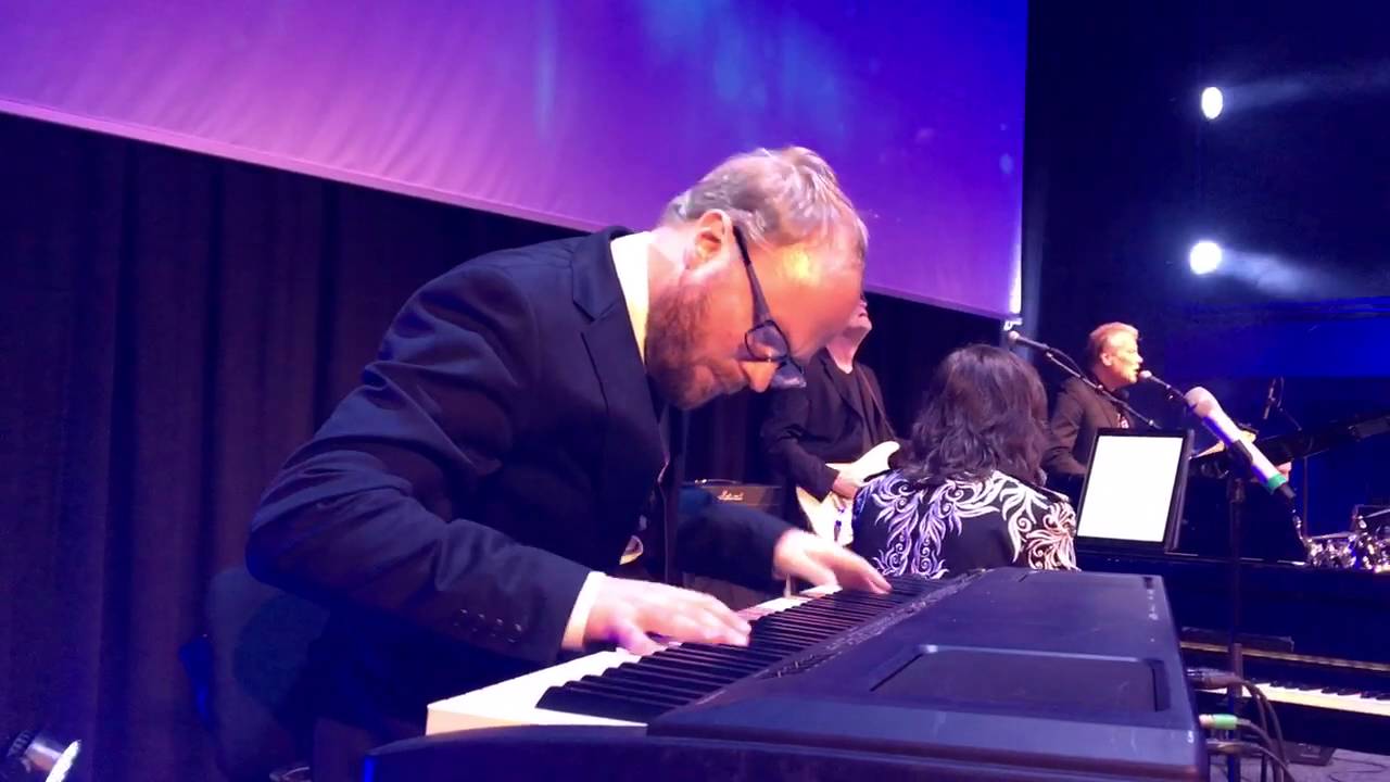 Dan Lind&eacute;n & Robert Wells