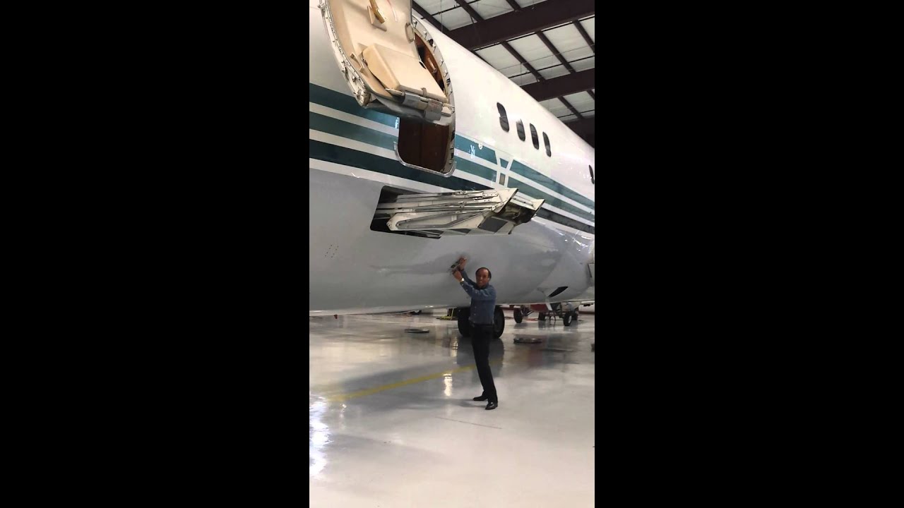 Stella the Boeing 737 Stairs