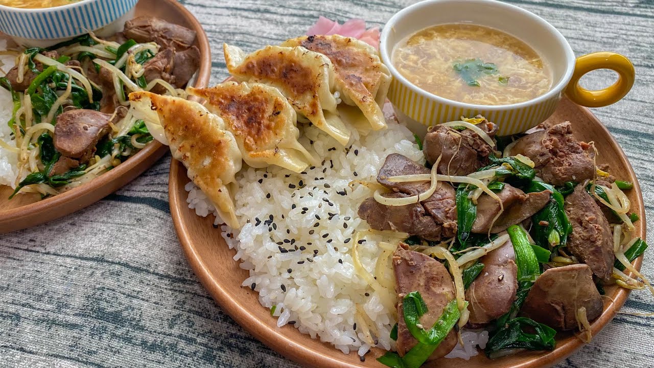 妻と娘にモテたい男が作る昼ごはん【レバニラ、餃子】