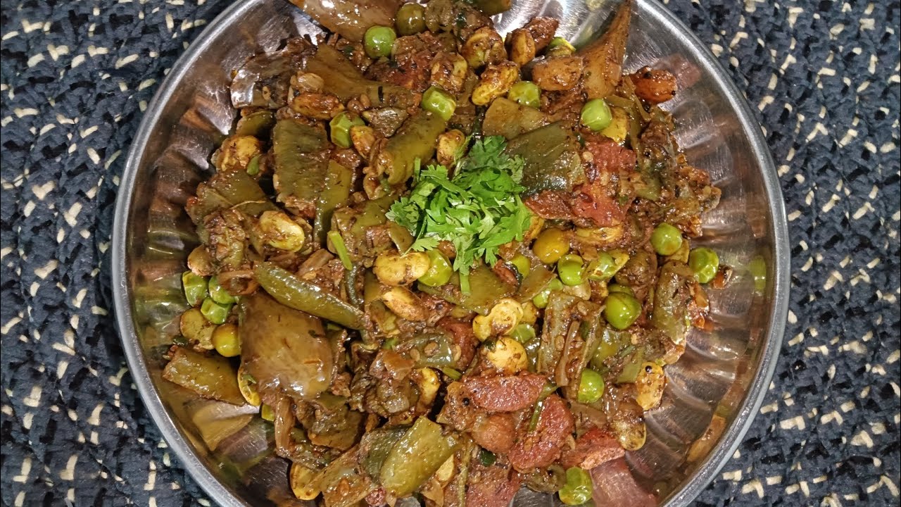 थंडीसाठी खास पौष्टिक 'भोगीची भाजी' आणि तिळाची बाजरीची भाकरी | Winter Special Recipe