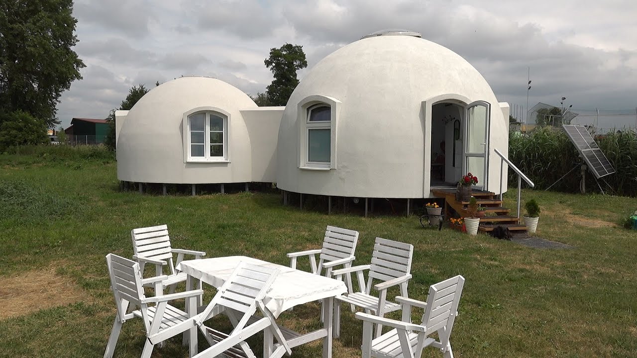 Zbudował „igloo” i żyje według własnych zasad