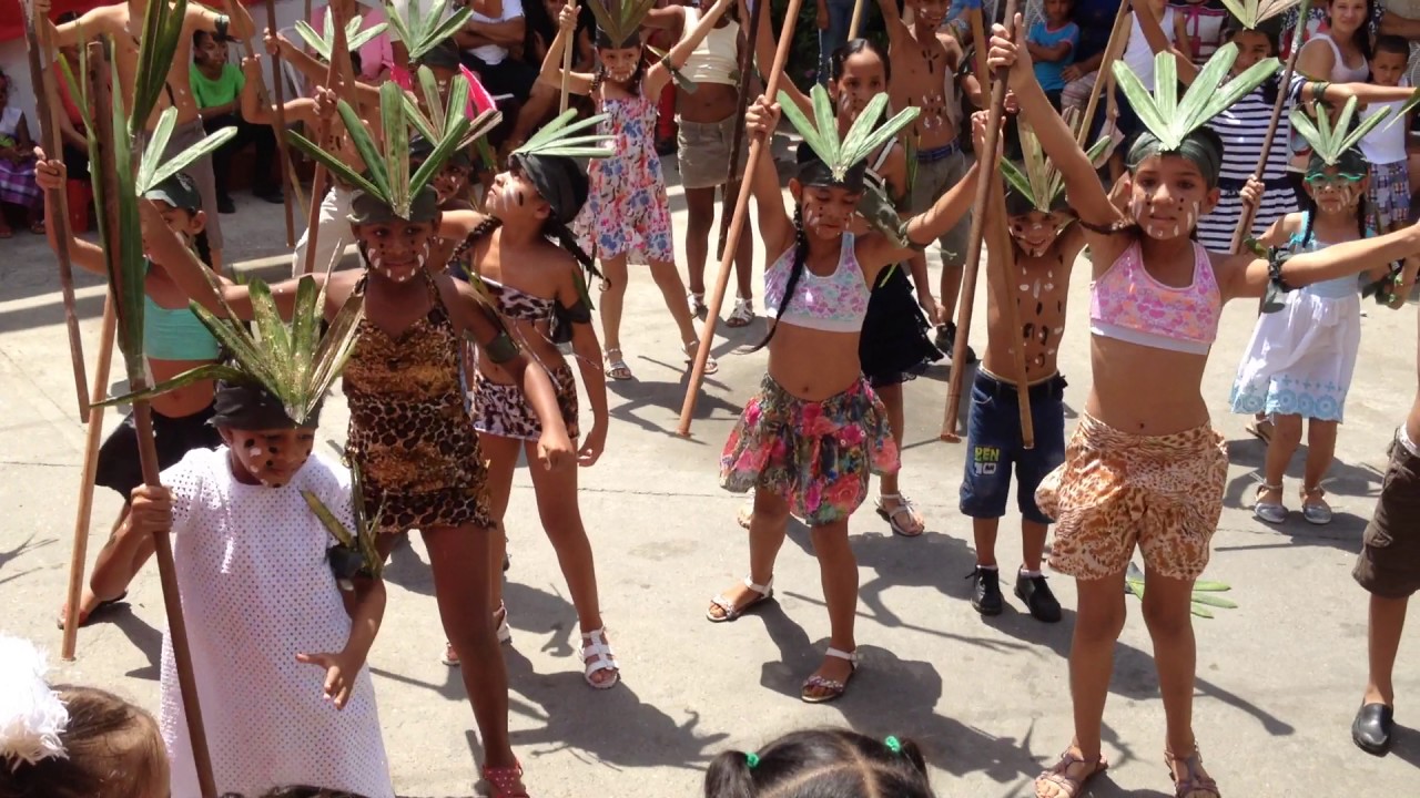 Baile Indígena realizados por los niños de La Tomita