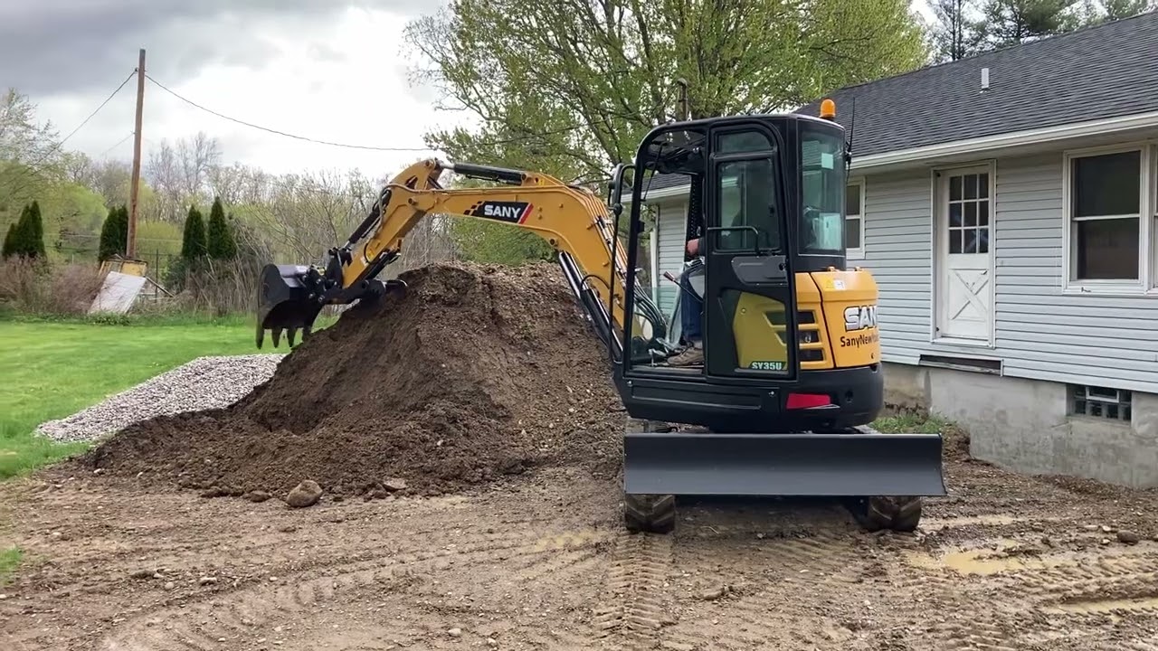 Sany SY35U First scoop of dirt