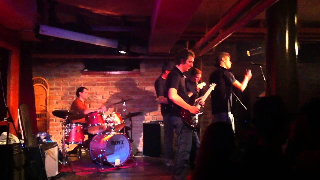 Isolier Band - He's laughing.MOV