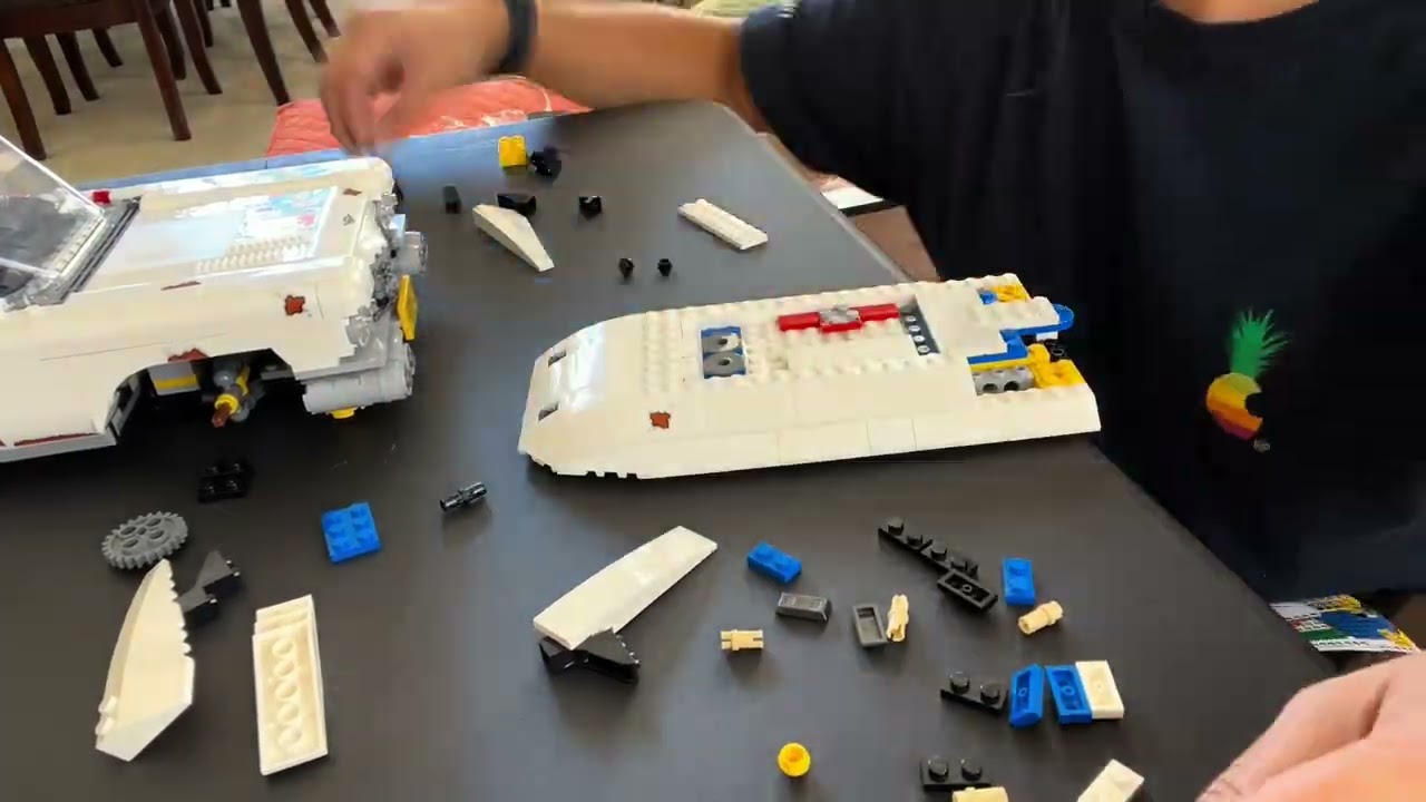 @LEGO Ghostbusters Ecto 1. 
