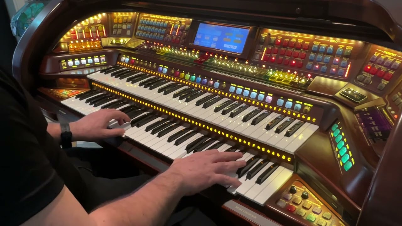 My version of “Largo in G major” (Ombra mai fu) - Lowrey Imperial A6000.