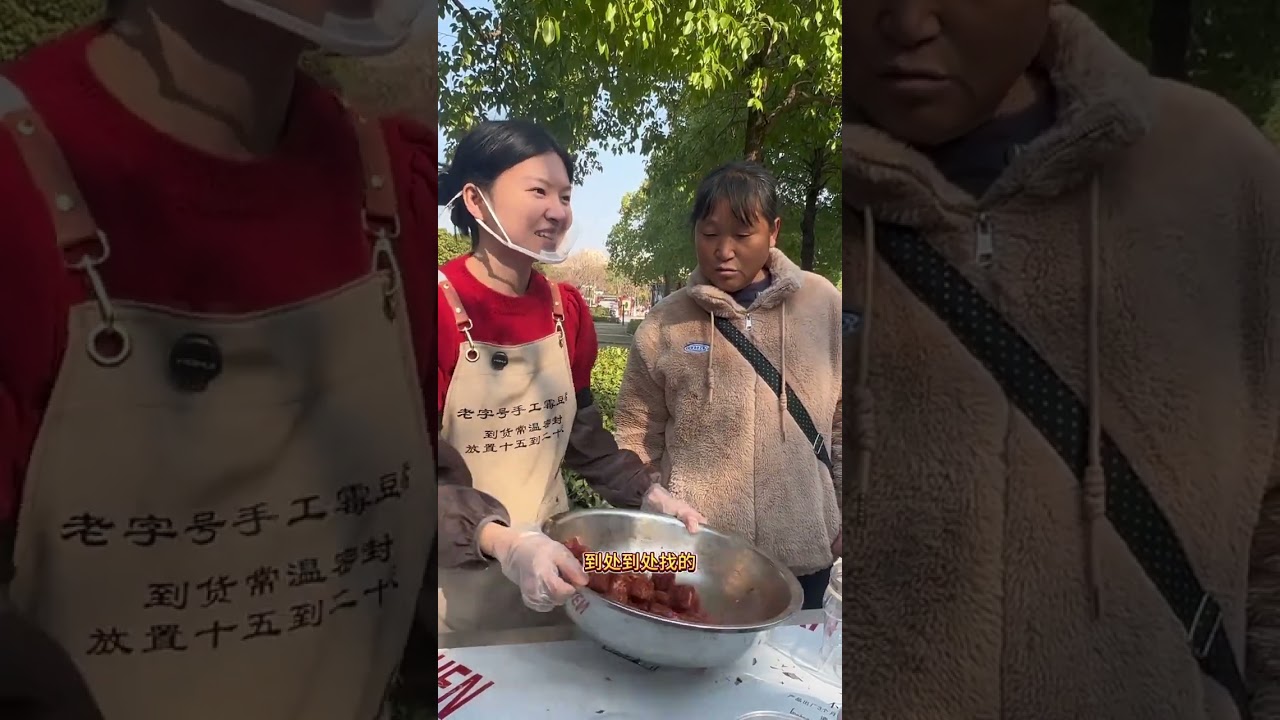 霉豆腐和土豆米一样都是高蛋白的食物 这位阿姨是朋友介绍过来的 开胃下饭菜#豆腐乳 #霉豆腐  #我的摆摊日记#谁懂这一口的好吃程度