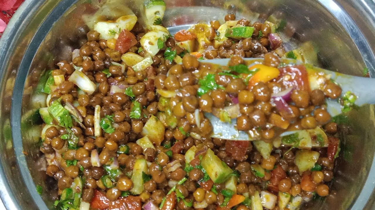  Famous Kale Chane Ki Chaat Recipe 😋. इफ्तार में बनाएं चटपटी चना चाट . Ramzaan Spicial Chana Chaat. 