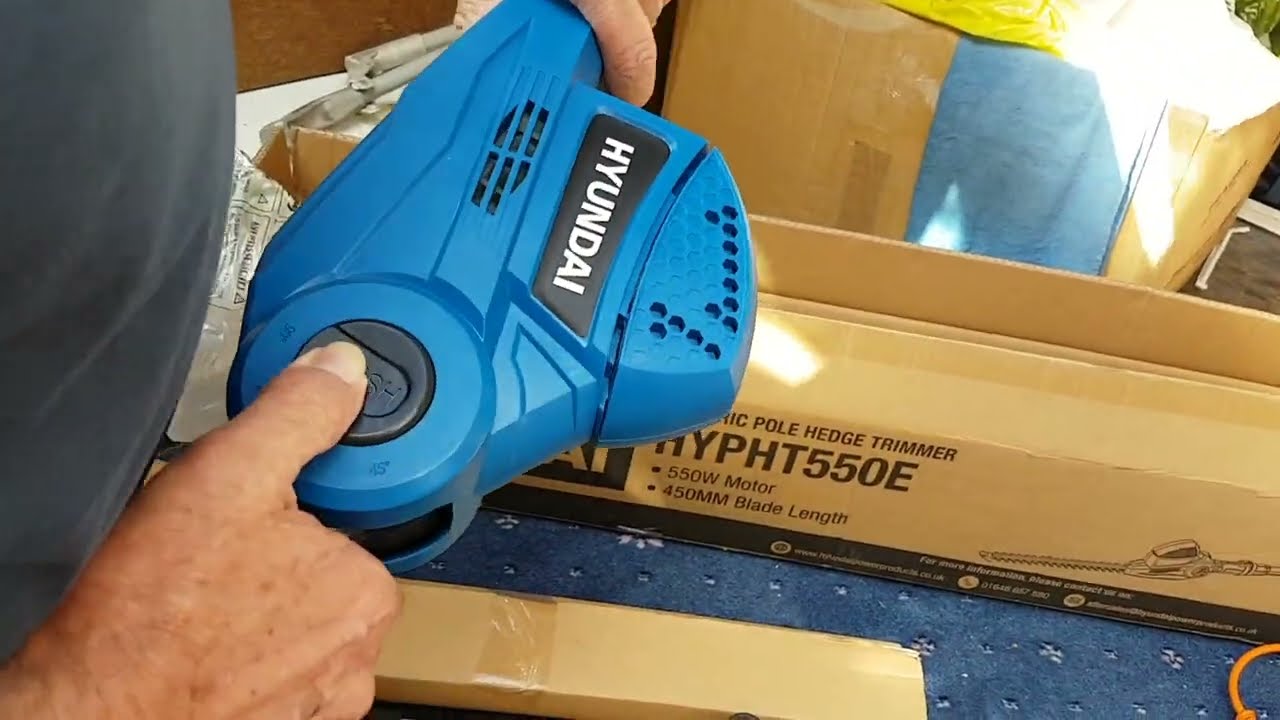 Hyundai HYPHT550E Long Reach Corded Electric Pole Hedge Trimmer UK Unboxing and Demo
