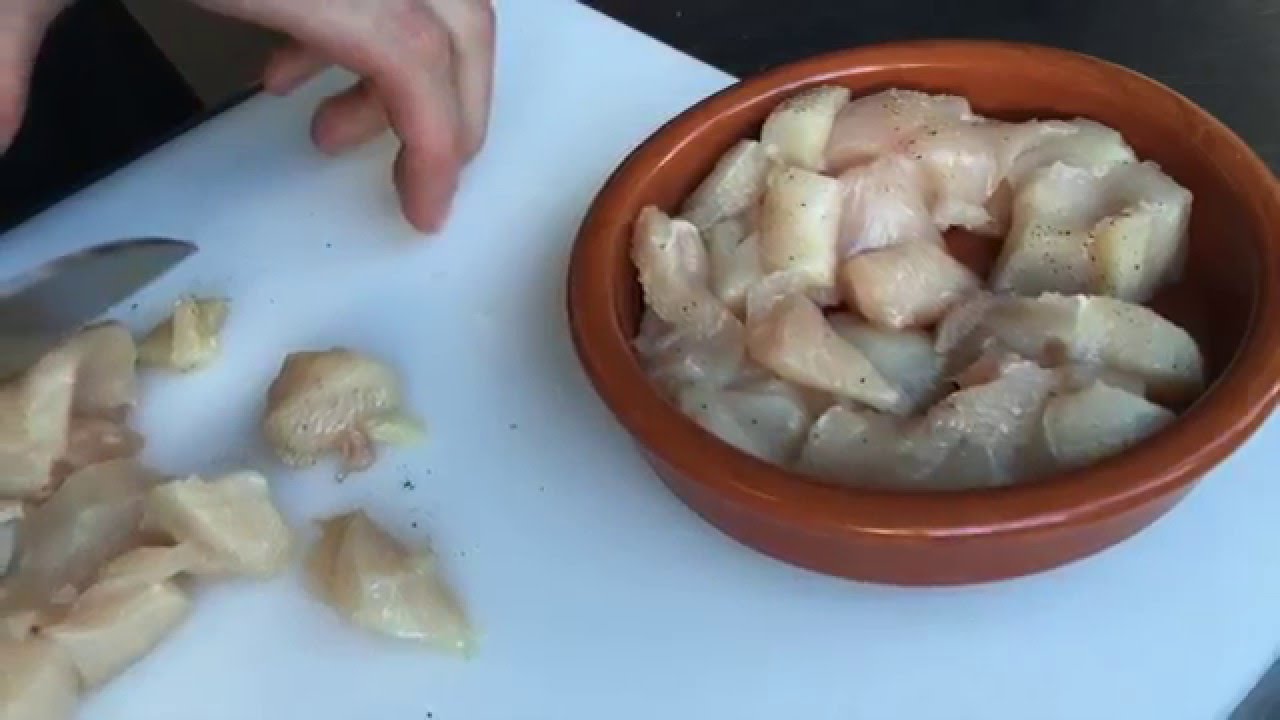 Cassolette de poulet au cur&eacute; nantais pommes de terre roties &agrave; l&rsquo;ail et mache