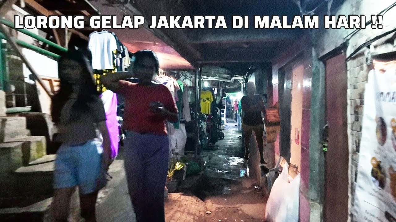 INI YANG KALIAN TUNGGU-TUNGGU !!! SUASANA MALAM HARI KAMPUNG DI BAWAH REL KERETA API JAKARTA !