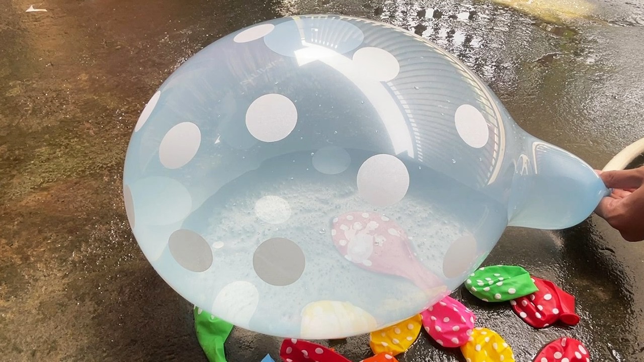 BLOWING BALLOONS WITH WATER, UNTIL THEY BIG AND BURST ASMR SATISFYING POLKA DOT BALLOONS