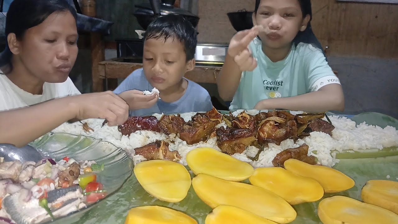 LECHON PAKSIW ,KINILAW NA ISDA AT MANGGA NA HIMAGAS