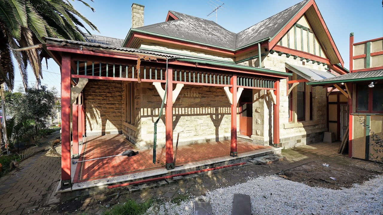 Abandoned- A grand old federation Villa erased from historic Glenelg. Another victim of location