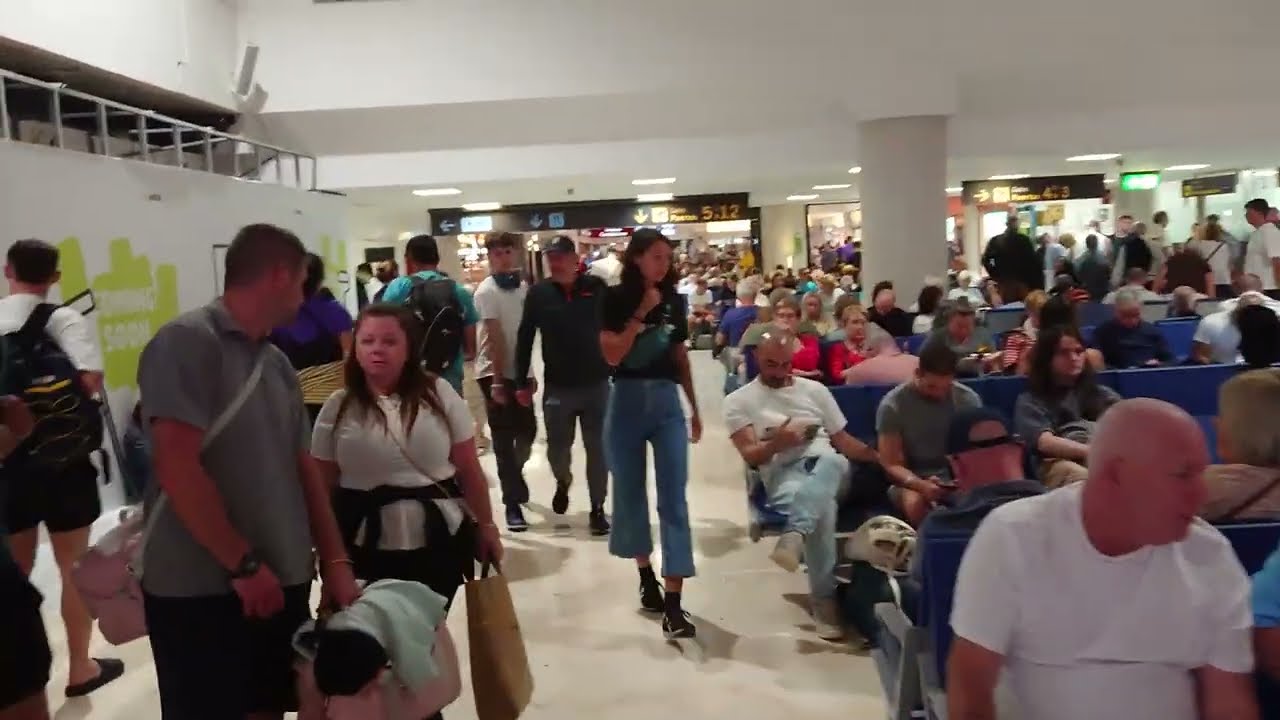 chaos at Arrecife airport lanzarote, huge crowds and delays due to storm Bert (23/11/24)
