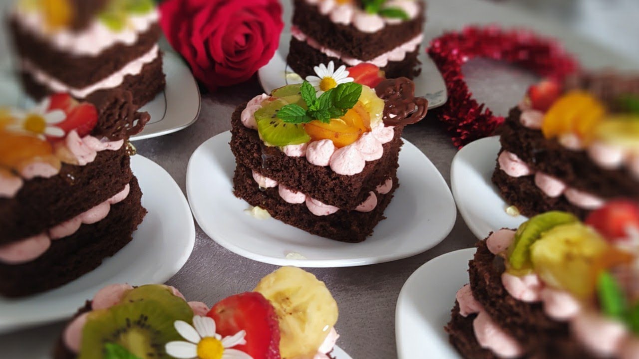 mini gâteau cœur 💓كيكة القلب المحشوة بڨناش الشوكولا وكريمة الزبدة بطعم الفراولة لعيد الأمهات