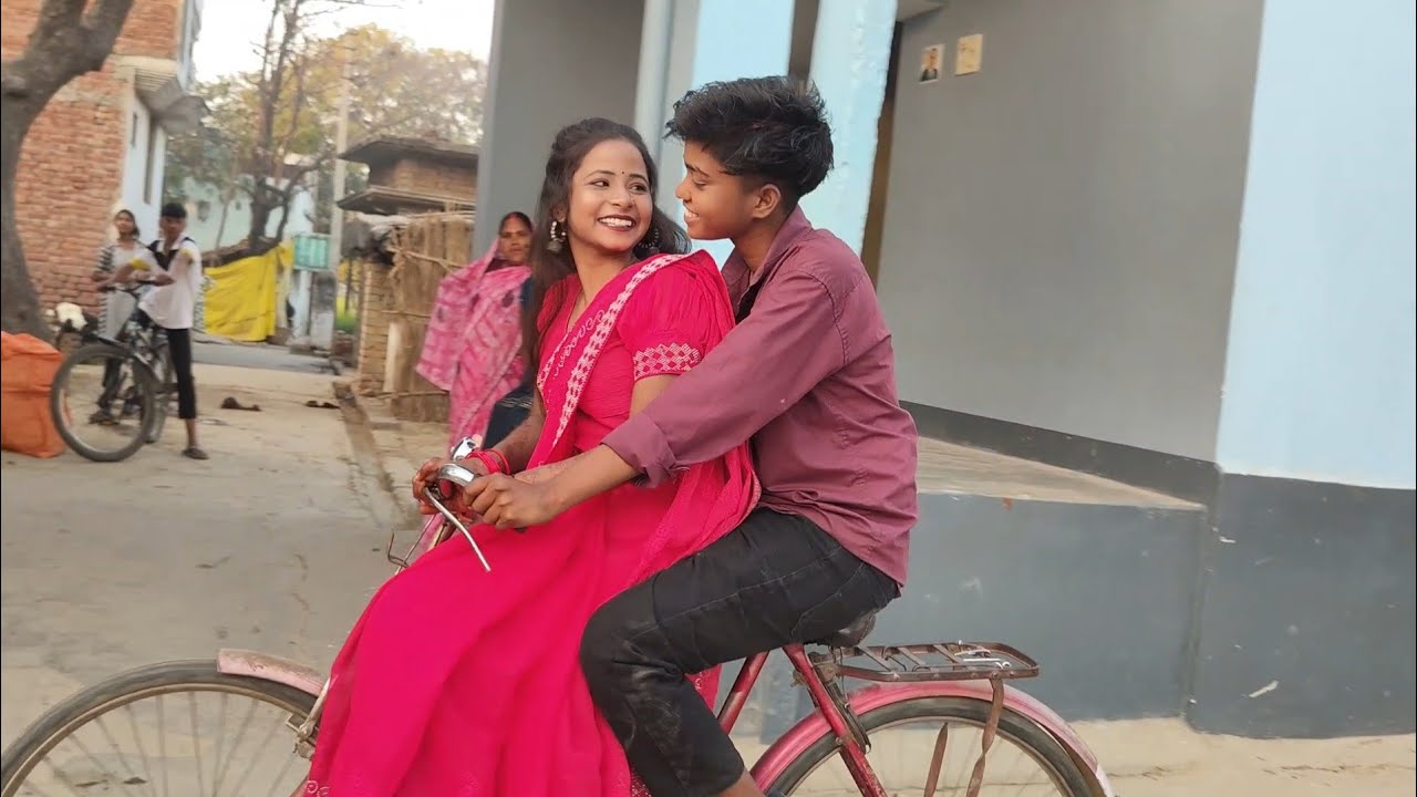 गाजीपुरिया भौजी के बेटी दामाद जा रहे हैं मार्केट शॉपिंग करने के लिए लास्ट में मजा आएगा  एक बार जरुर 