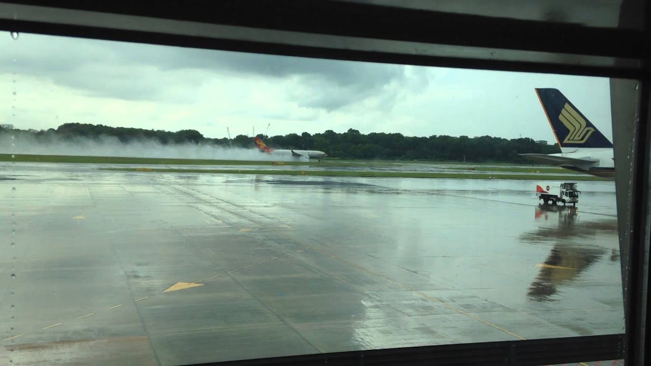 Eva air lines B777 reverse thrust water spray
