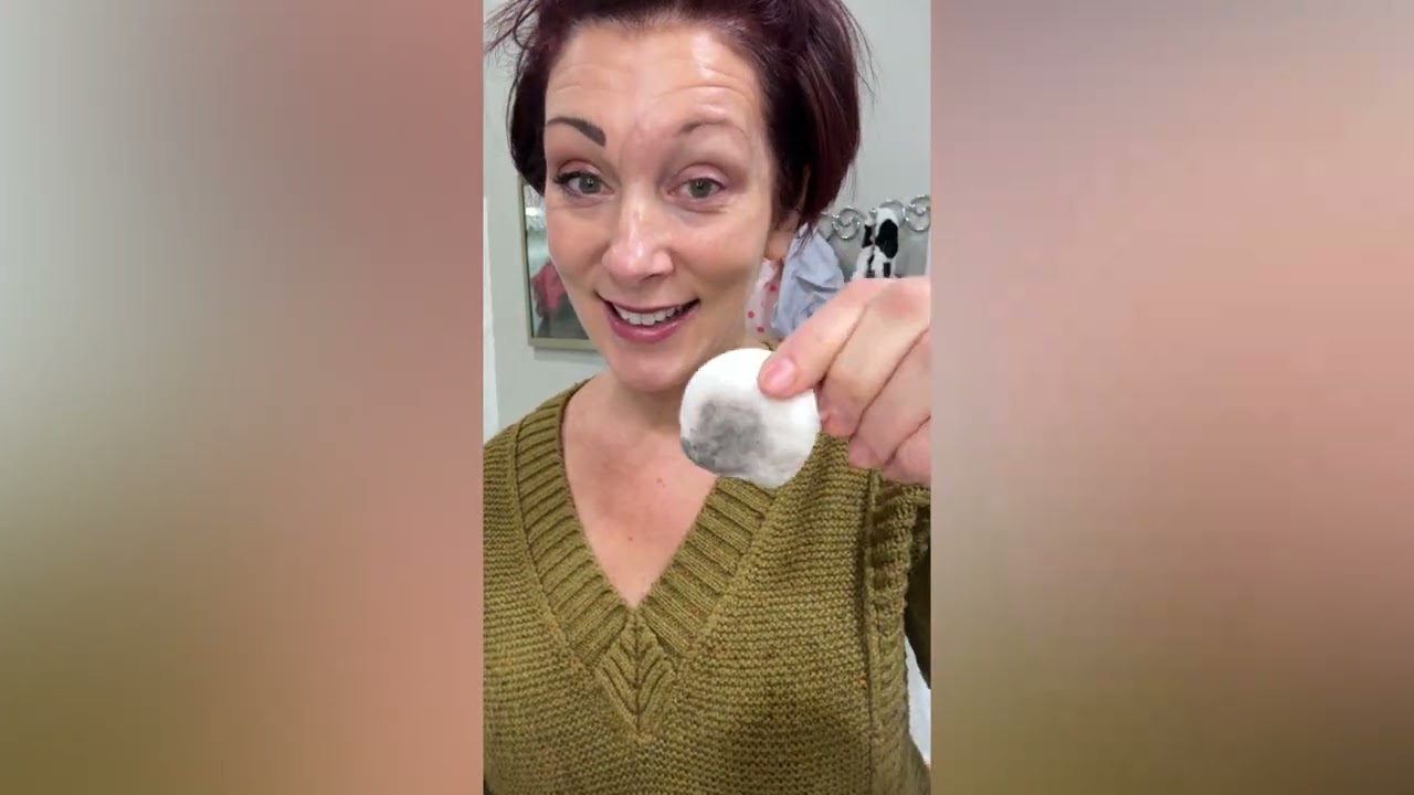 Removing Eye Makeup Without Aging Your Eyes
