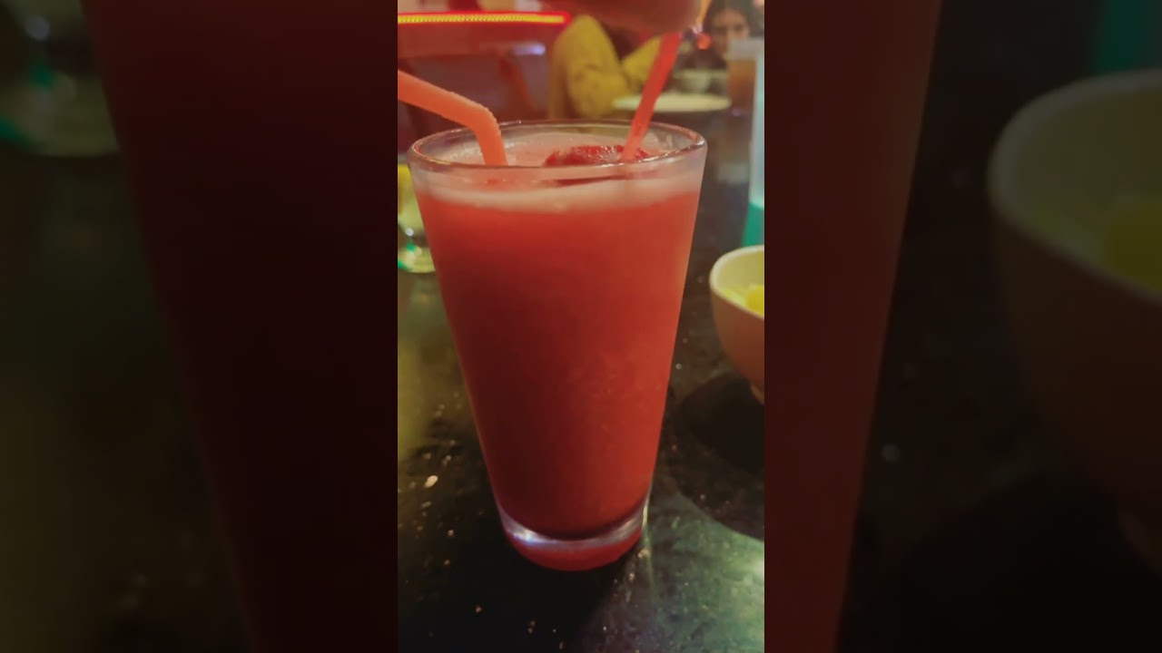 Strawberry daiquiri  night🍓🍓🍓#delicious  #daiquiris #daiquiri