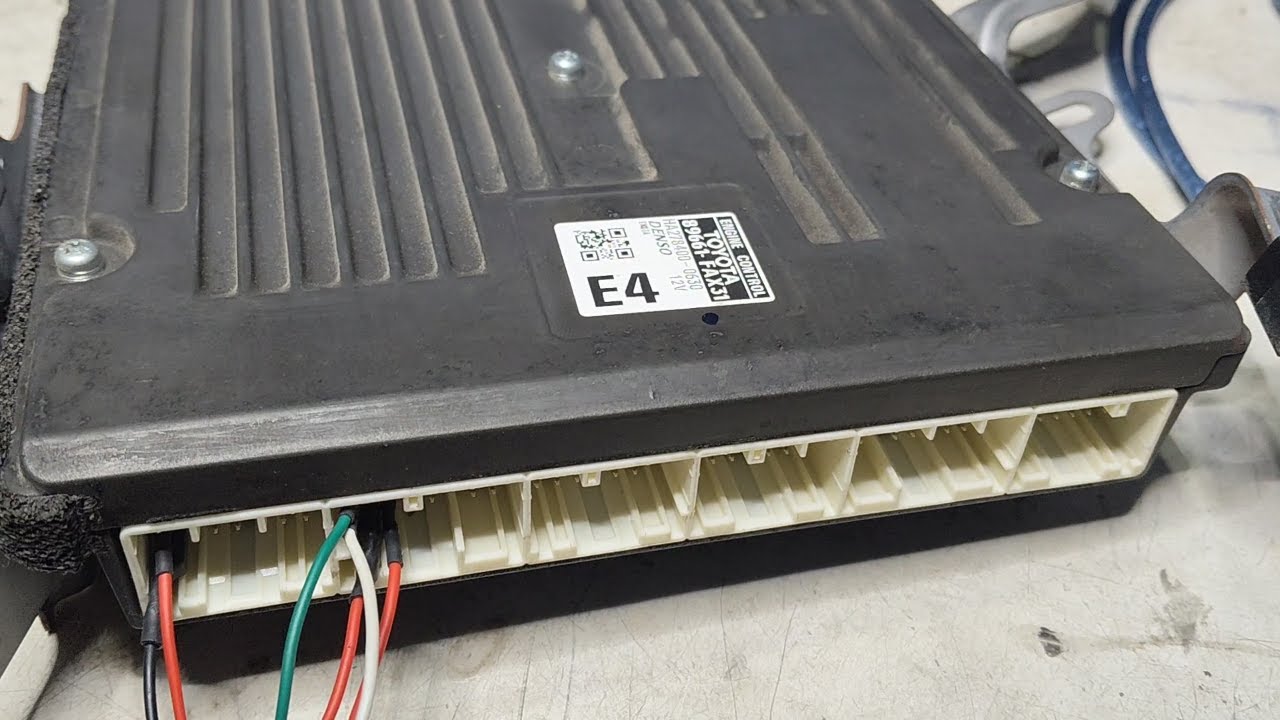 Чтение ЭБУ/блока управления двигателем (ЭБУ/БК) DENSO для INNOVA CRYSTA BS6 с помощью PCMFLASH