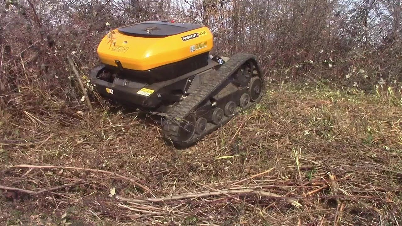ROBOT TOSAERBA SFALCIATUTTO MCCONNEL ROBOCUT RC 28 CINGOLATO PROFESSIONALE - Nuovo da Giordano Cairo
