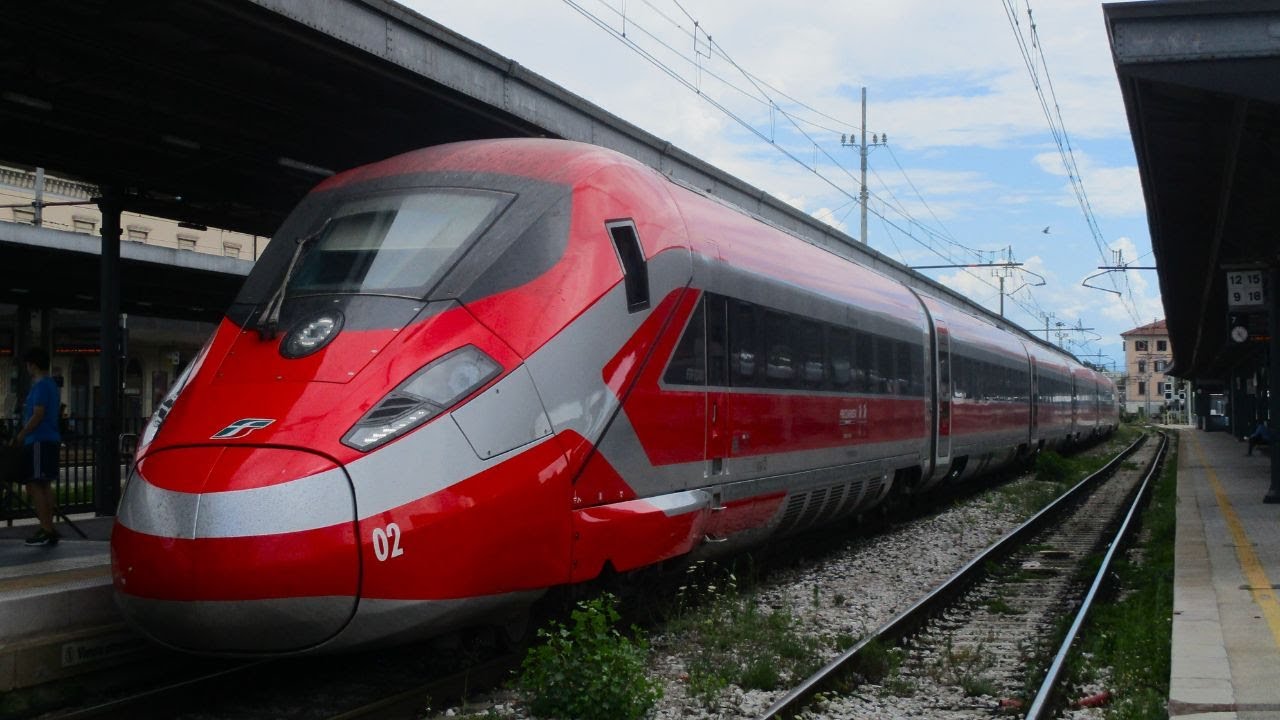TRENI PASSEGGERI di tutti i tipi alla stazione di UDINE