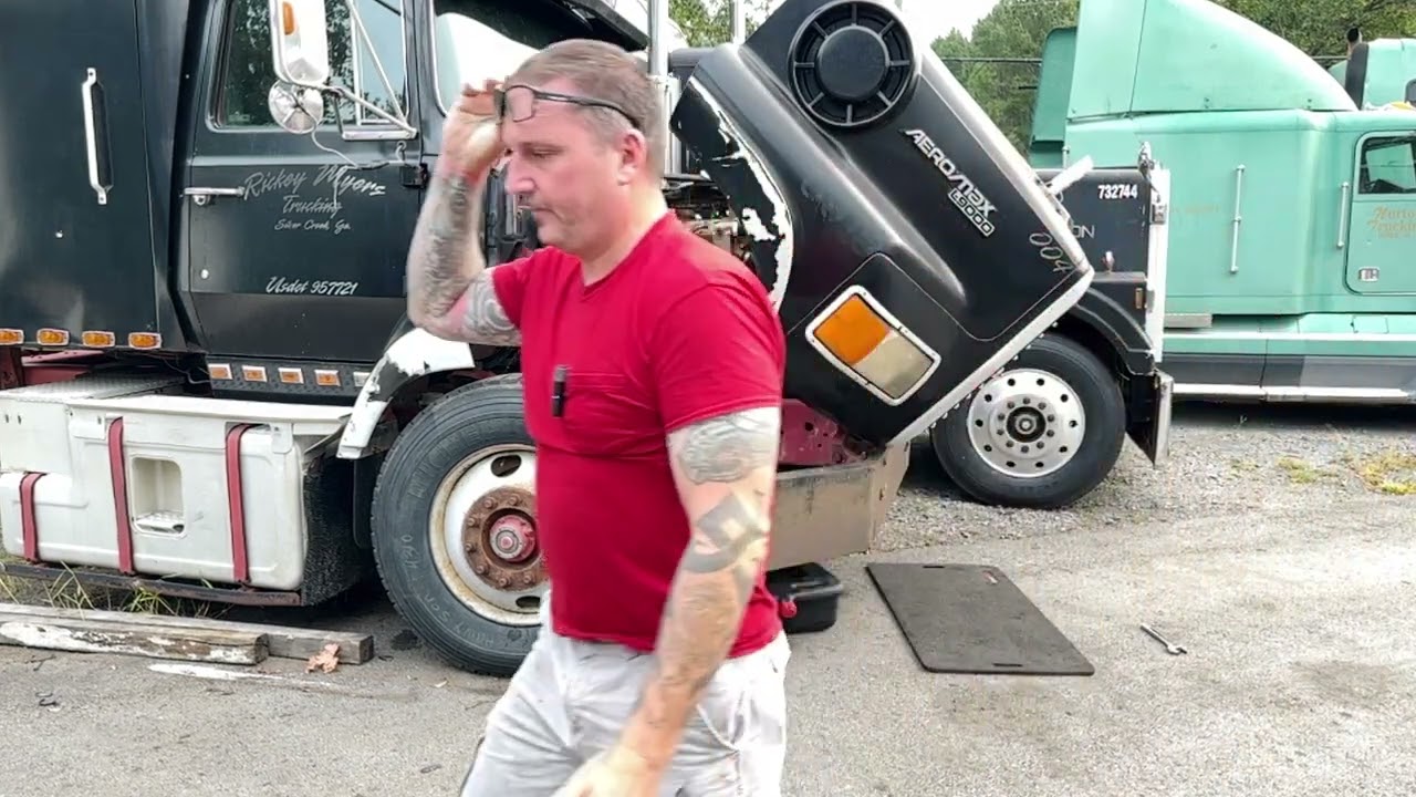 Ford L9000 Aeromax  Let’s Take The Engine Out!