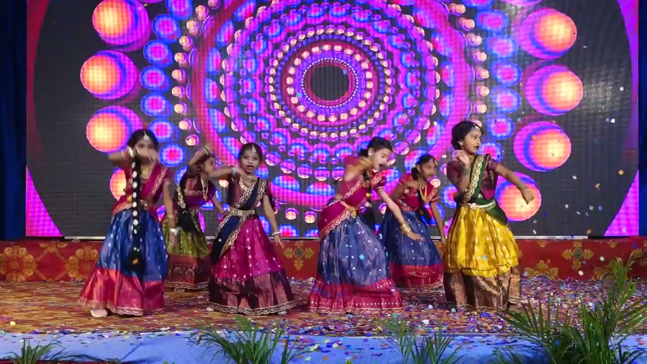 RANU BOMBAI KI RANU SONG DANCE BY 2ND CLASS GIRLS